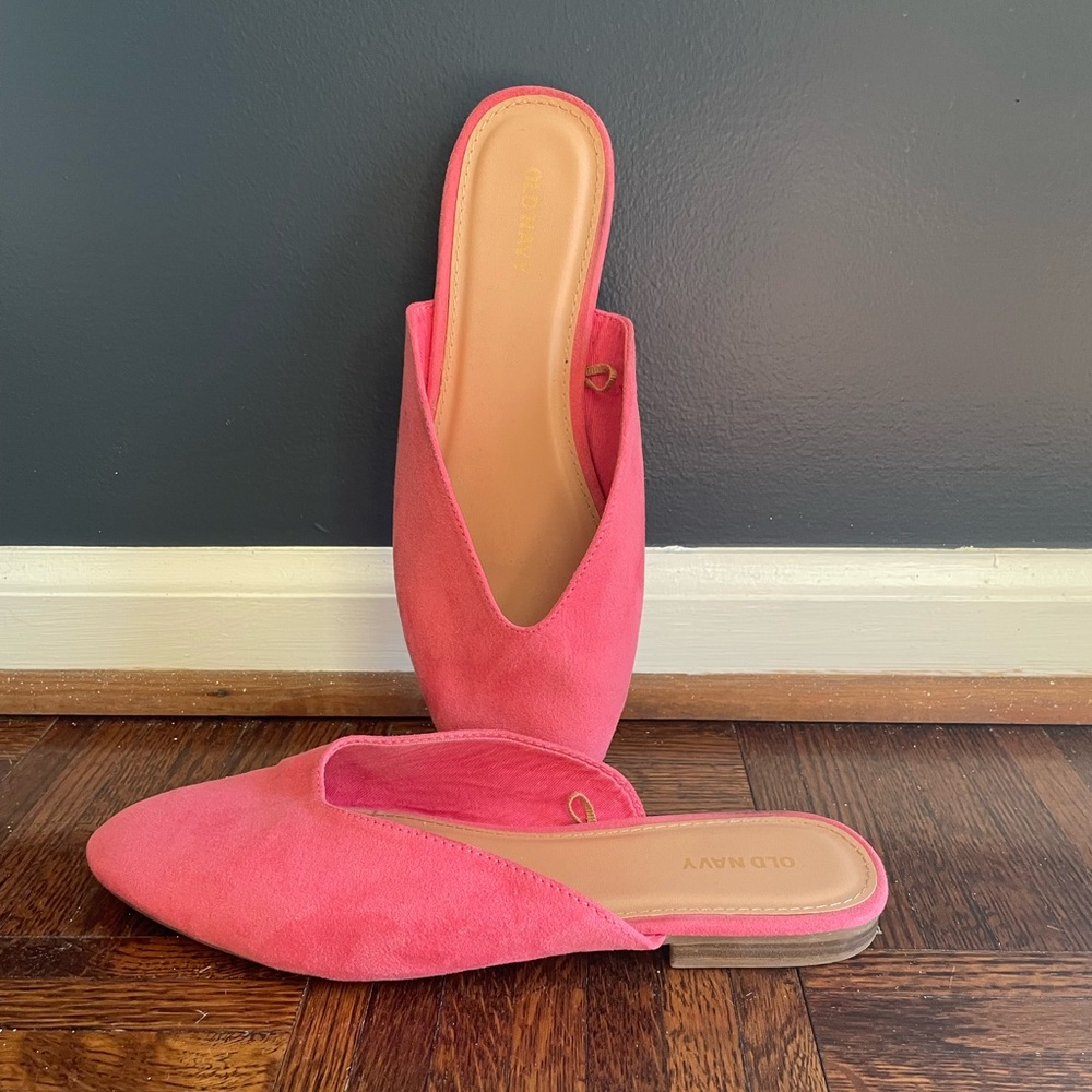 Pink mules
Old Navy
Size:9 
EUC